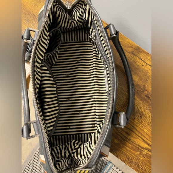 L.A.M.B. Aviano satchel, frosted silver leather, like new condition - Picture 6 of 13